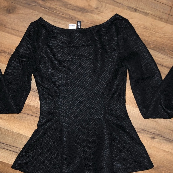 Black snake print peplum top - Picture 6 of 6